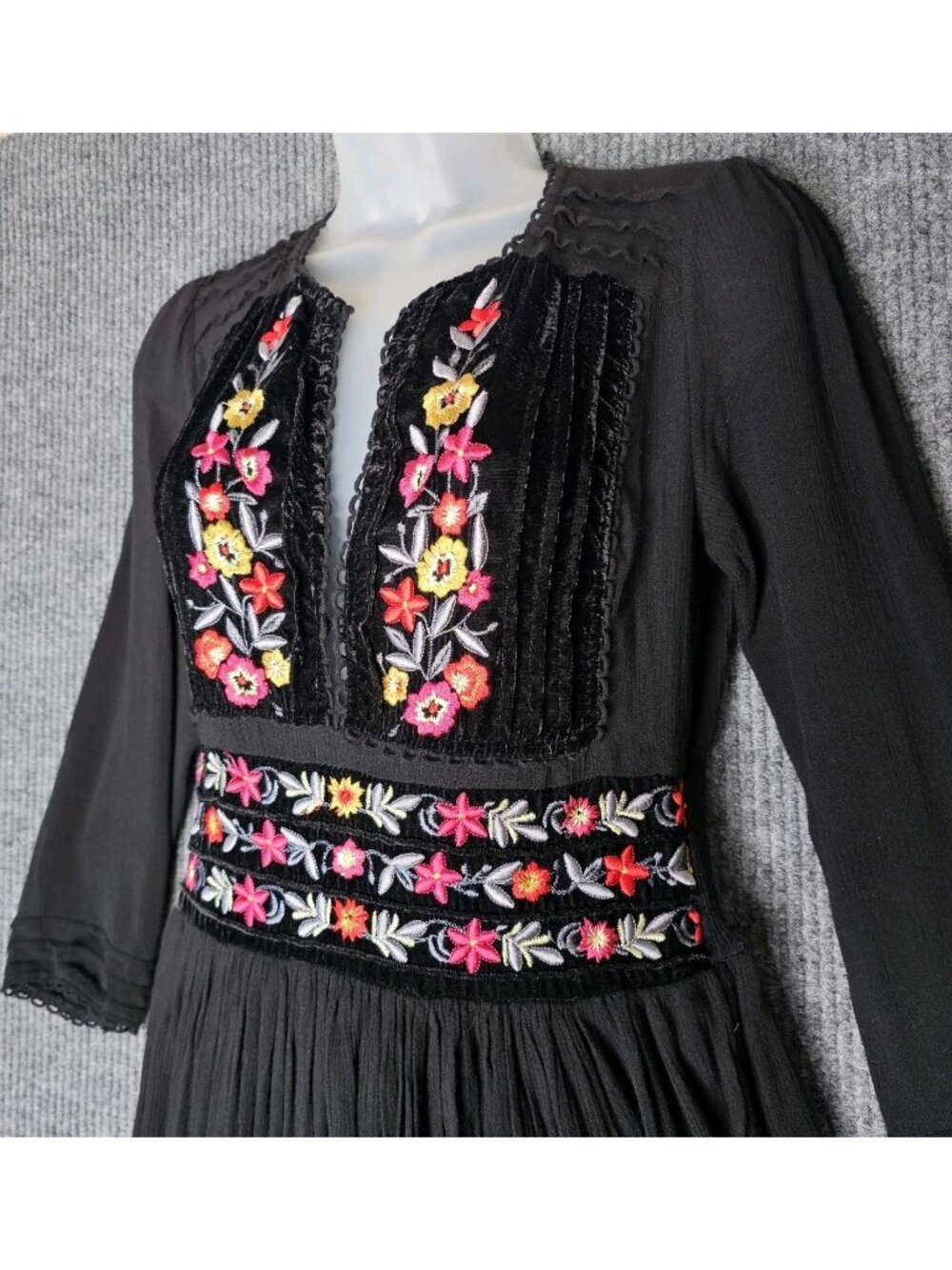 Free People Midi flora Dress XS Black Embroidered Floral Velvet Trim Side Slit - Picture 3 of 6